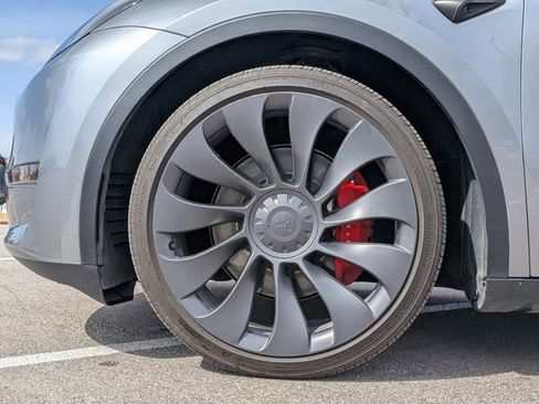 Used 2025 Tesla Model Y Performance image 24