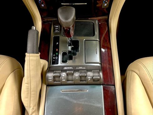 Used 2011 Lexus LX 570 4WD w/ Luxury Pkg image 35