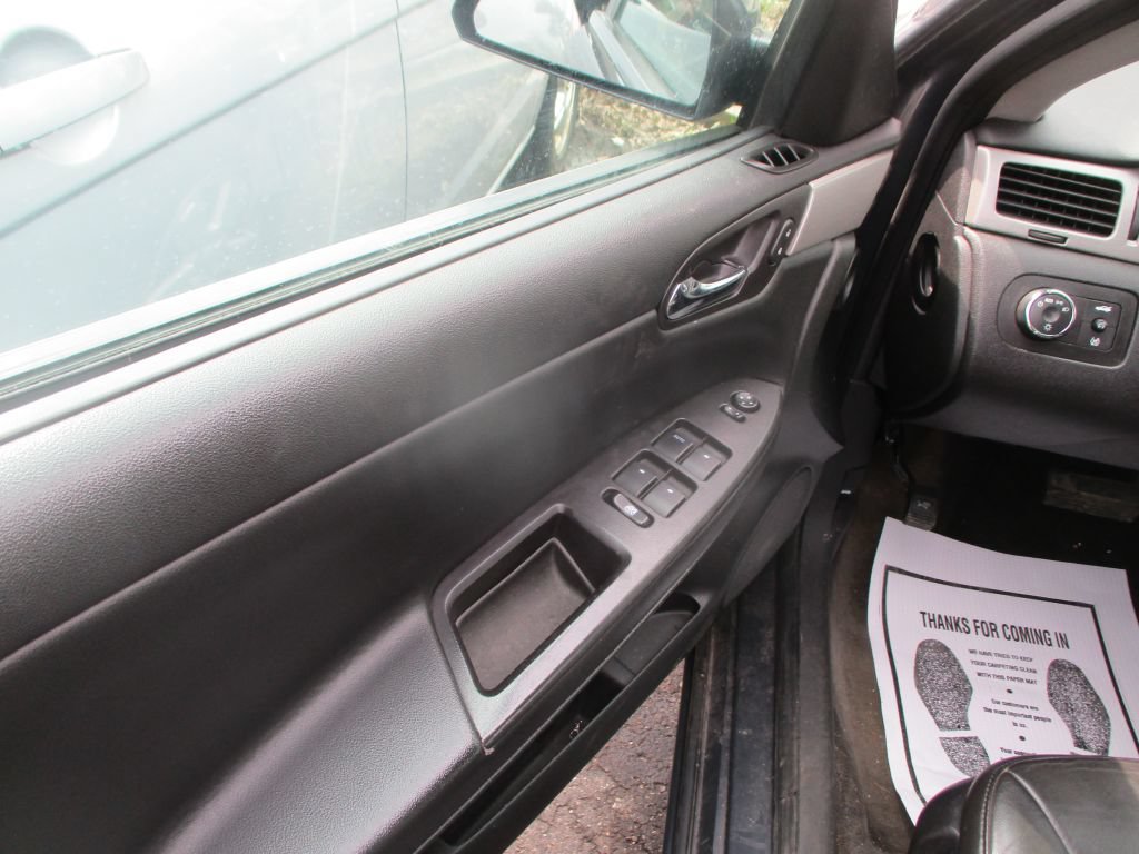 Used 2008 Chevrolet Impala LT w/ Luxury Edition Package FWD image 8