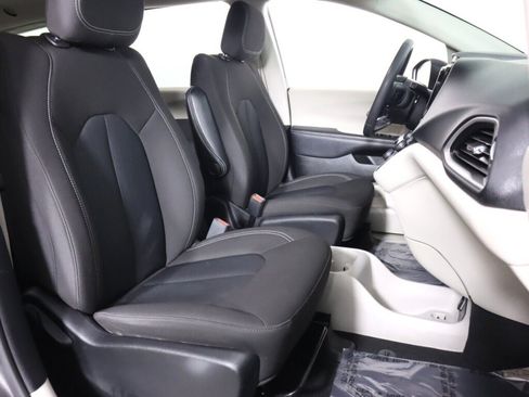 Used 2023 Chrysler Voyager LX FWD image 37