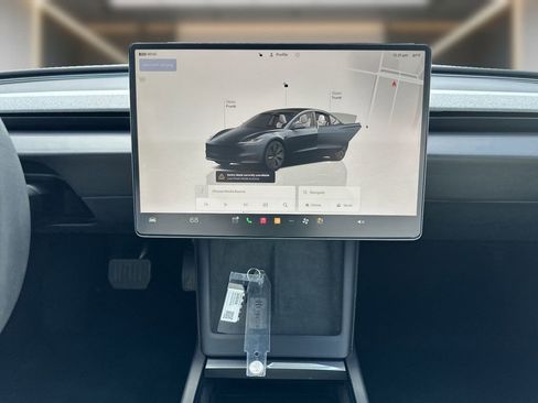 Used 2025 Tesla Model 3 Long Range RWD image 17