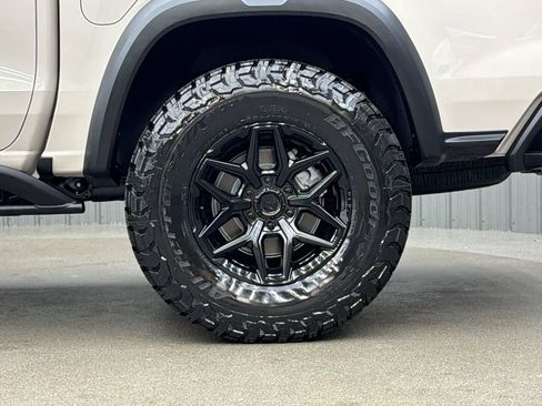 Used 2026 Chevrolet Colorado Trail Boss AWD/4WD image 11