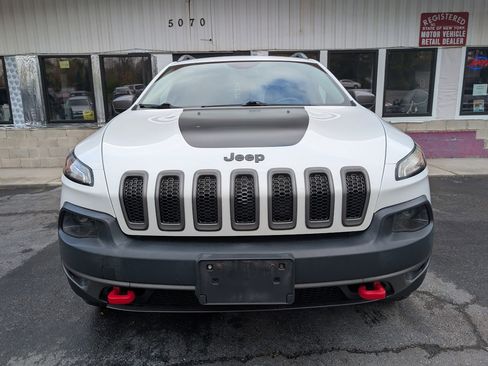 Used 2016 Jeep Cherokee Trailhawk image 2