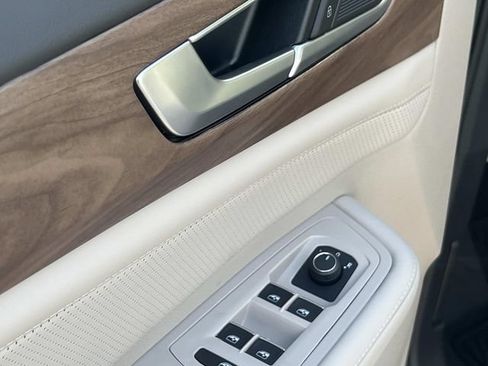 New 2026 Volkswagen Atlas SE FWD image 11