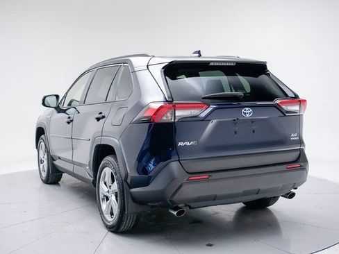 Used 2021 Toyota RAV4 XLE Premium image 3