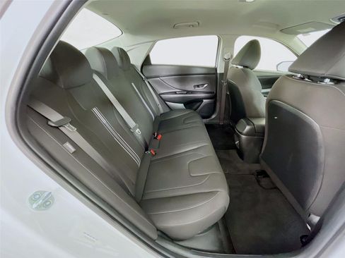 Used 2025 Hyundai Elantra Hybrid FWD image 30