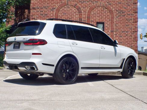 Used 2024 BMW X7 xDrive40i w/ M Sport Package AWD/4WD image 5