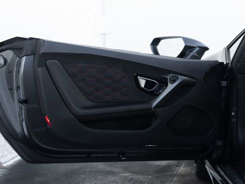 Used 2015 Lamborghini Huracan LP 610-4 image 25