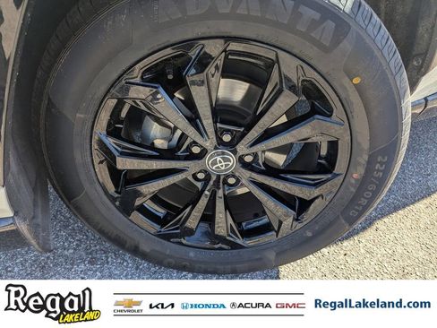 Used 2022 Toyota RAV4 SE image 29