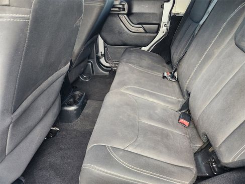 Used 2016 Jeep Wrangler Unlimited Sahara image 26