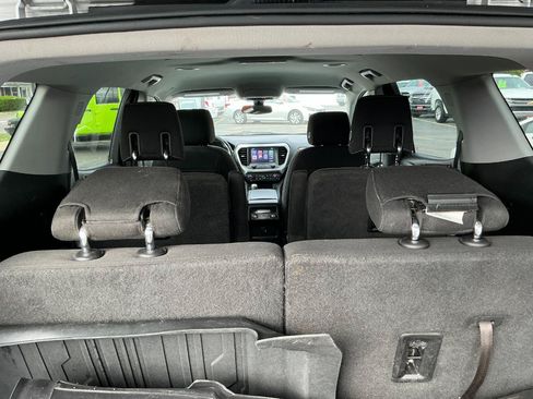Used 2019 GMC Acadia SLE w/ LPO, Floor Liner Package FWD image 19