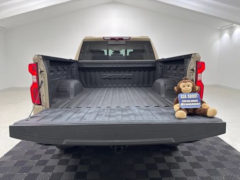 Used 2023 Chevrolet Silverado 1500 ZR2 AWD/4WD image 9