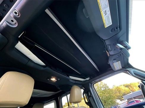 Used 2018 Jeep Wrangler Unlimited Rubicon image 24