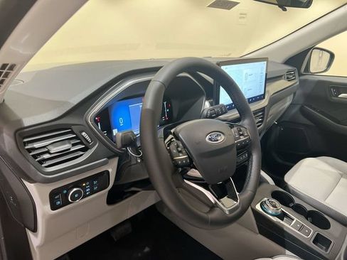 Used 2024 Ford Escape SE FWD image 2