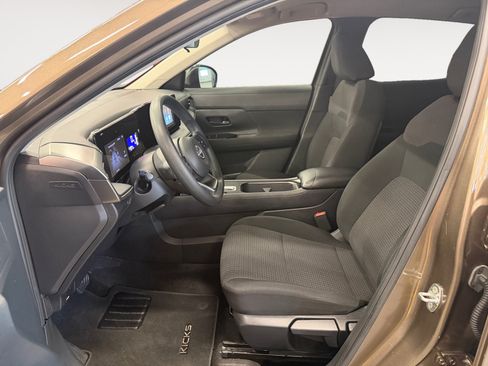 Used 2025 Nissan Kicks S FWD image 23