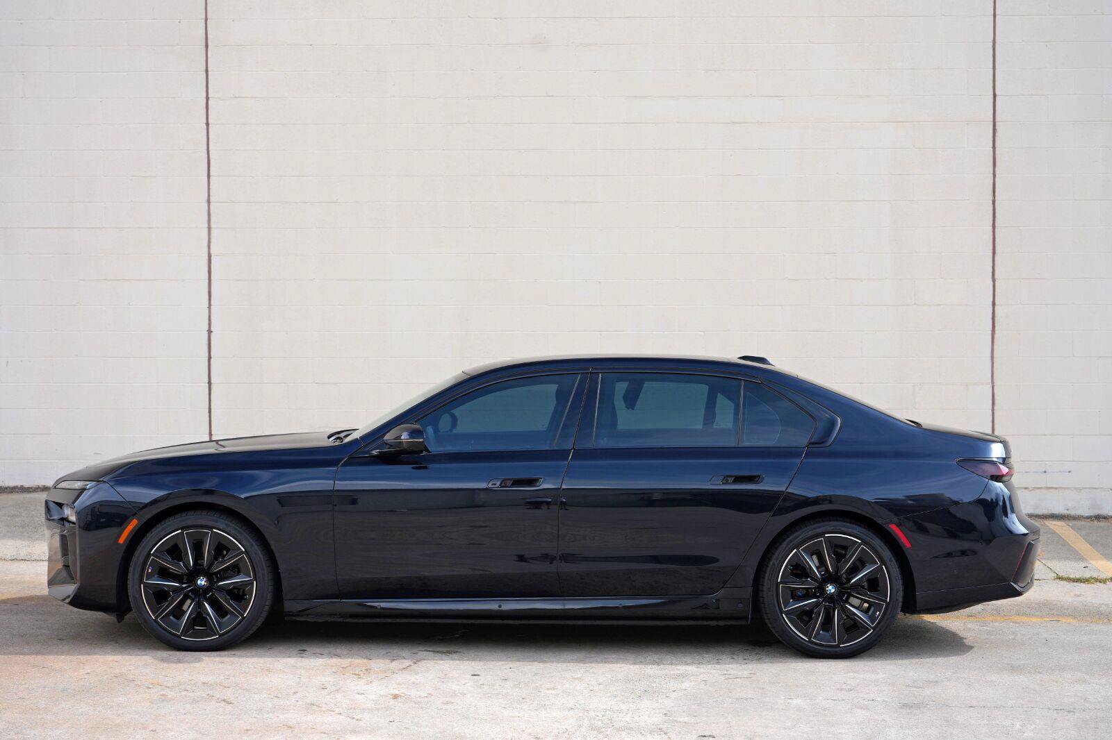 Used 2023 BMW i7 xDrive60 AWD/4WD image 67