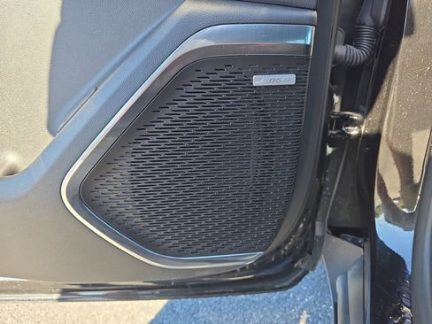 Used 2025 GMC Acadia Elevation image 15