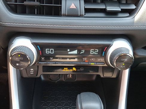 Used 2025 Toyota RAV4 LE AWD/4WD image 15