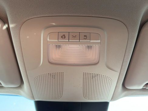Used 2017 Mercedes-Benz Metris Passenger w/ Appearance Package image 17