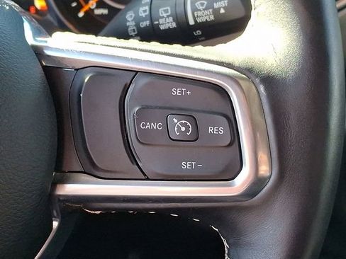 Used 2018 Jeep Wrangler Unlimited Sahara image 23