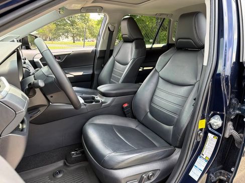 Used 2021 Toyota RAV4 XLE Premium AWD/4WD image 18