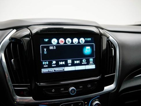 Used 2018 Chevrolet Traverse LT w/ LPO, Black Accent Package image 5