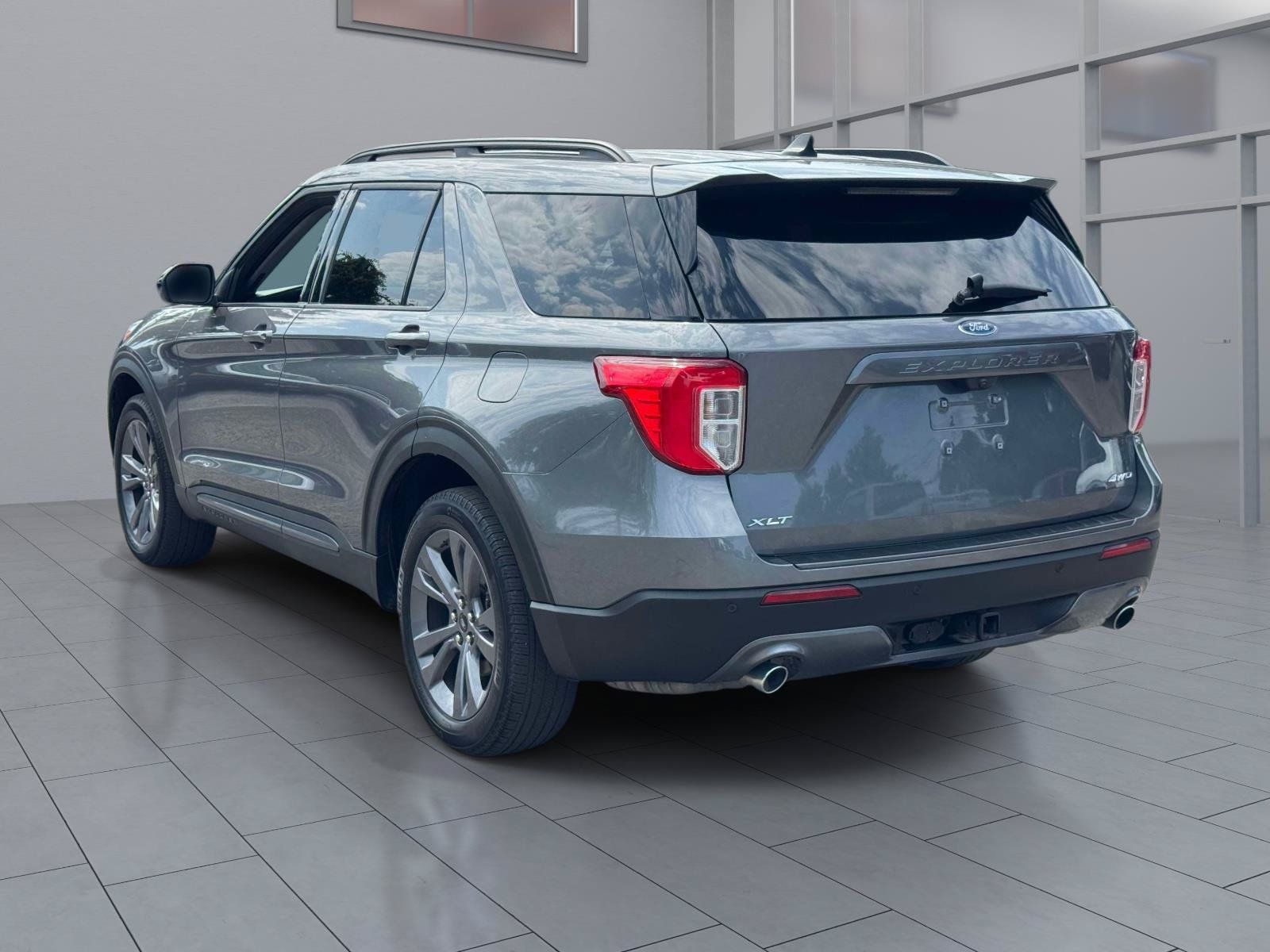 Certified 2023 Ford Explorer XLT w/ Equipment Group 202A AWD/4WD image 5