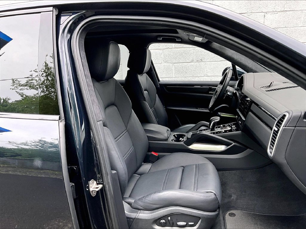 Used 2023 Porsche Cayenne Turbo AWD/4WD image 12