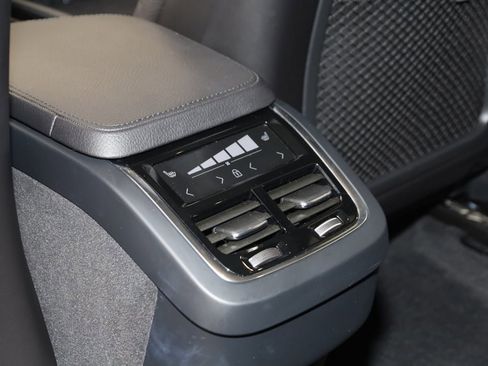 Used 2022 Volvo XC90 T6 Momentum w/ Climate Package image 58