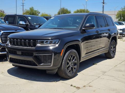 New 2026 Jeep Grand Cherokee L 2WD image 3