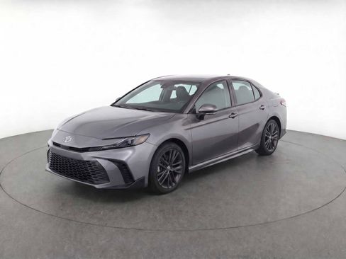 Used 2025 Toyota Camry SE FWD image 1