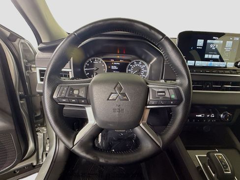 Used 2024 Mitsubishi Outlander SE FWD image 13