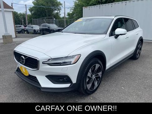 Used 2025 Volvo V60 B5 Cross Country Plus AWD/4WD image 3