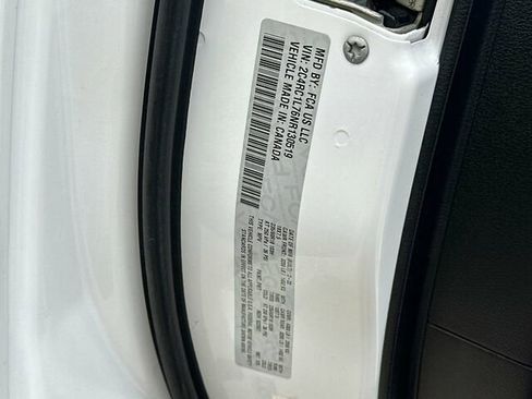 Used 2022 Chrysler Pacifica Touring-L w/ Uconnect Theater Family Group FWD image 37