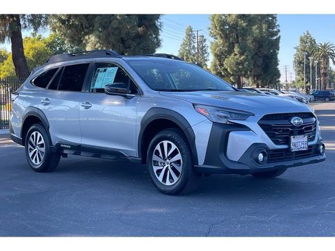 Used 2025 Subaru Outback Premium image 8