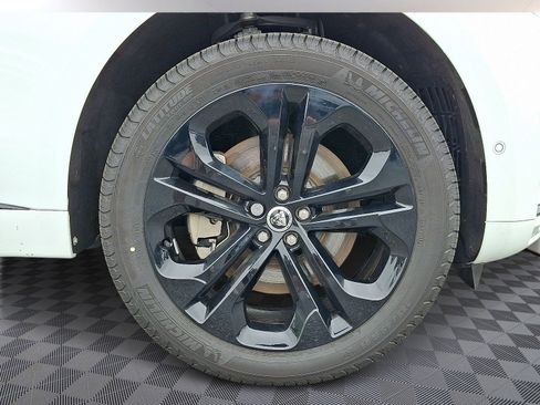 Used 2026 Jaguar F-PACE R-Dynamic S image 8