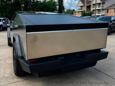 Used 2025 Tesla Cybertruck AWD Crew Cab image 9