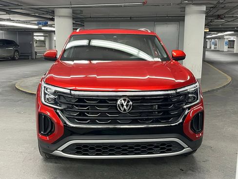 Certified 2025 Volkswagen Atlas Cross Sport SE w/ Panoramic Sunroof Package image 33