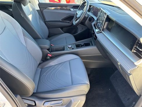 New 2026 Volkswagen Tiguan SE image 19