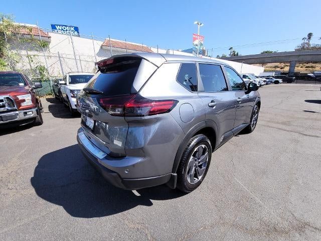 Used 2026 Nissan Rogue SV FWD image 8