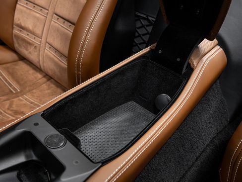 Used 2021 Ferrari 812 GTS image 76