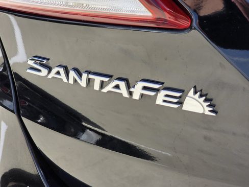 Used 2017 Hyundai Santa Fe FWD image 11
