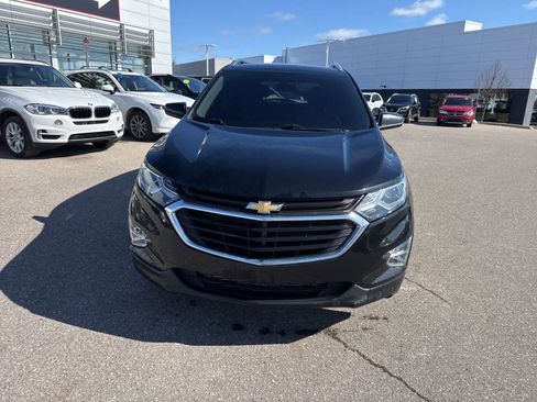 Used 2018 Chevrolet Equinox LT image 2