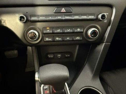 Used 2022 Kia Sportage LX image 21