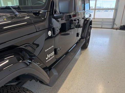 Used 2021 Jeep Wrangler Unlimited Sahara w/ Uconnect 4C Nav & Sound Group AWD/4WD image 12