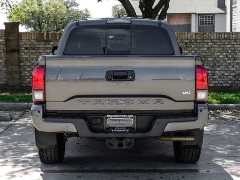 Used 2019 Toyota Tacoma TRD Sport w/ Technology Package image 18