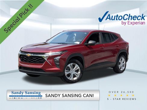 Used 2025 Chevrolet Trax LS FWD image 1