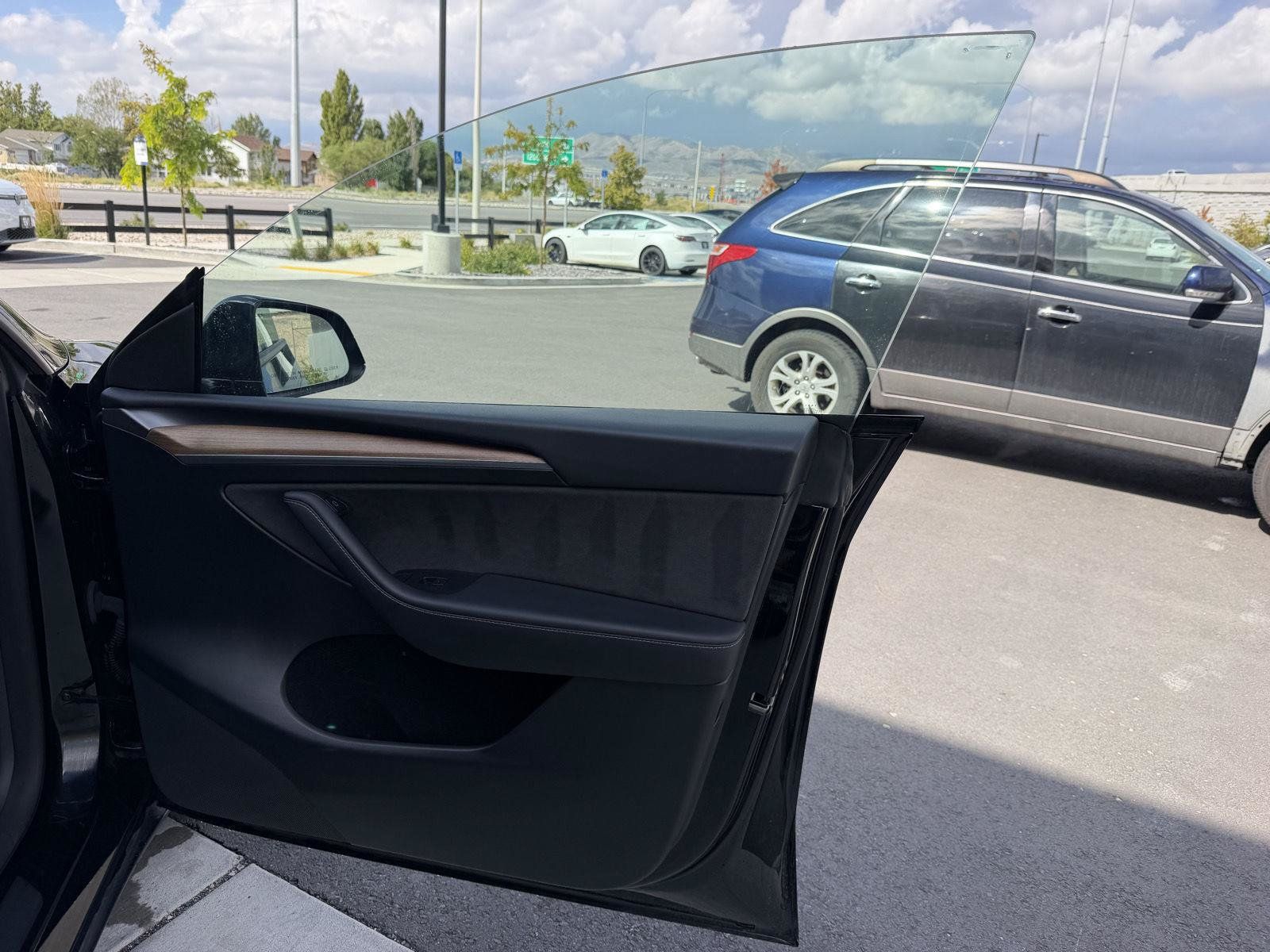 Used 2024 Tesla Model Y 2WD image 22
