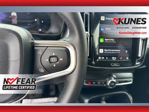 Used 2024 Volvo XC40 B5 Core image 28