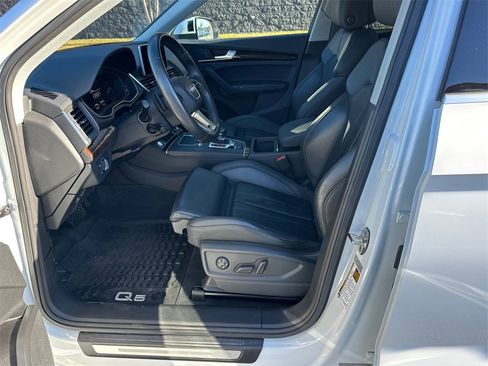 Used 2020 Audi Q5 2.0T Premium Plus w/ Premium Plus Package image 3